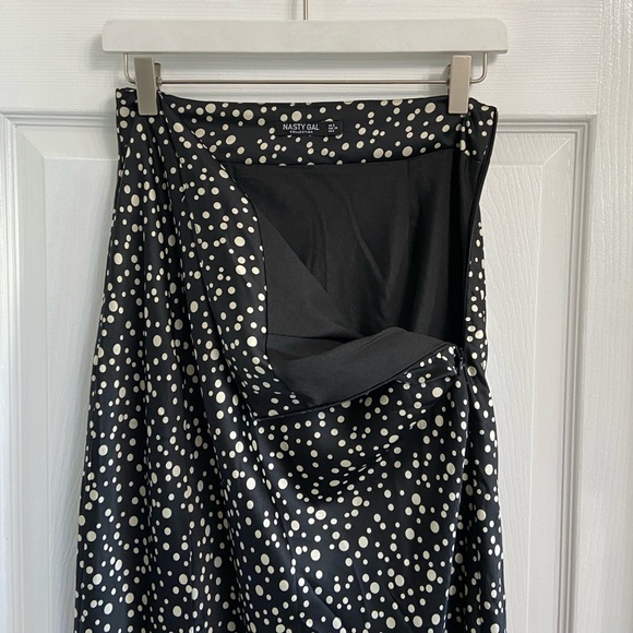 Nasty Gal MIDI Skirt Black With White Polka Dots Size 2 - Picture 8 of 8